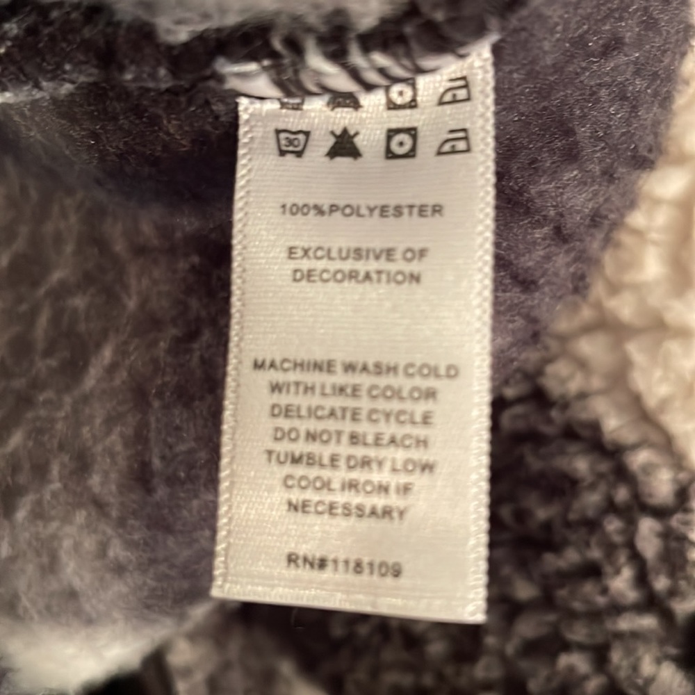 🌦️ Cozy Pullover ⛈️ - Picture 7 of 7
